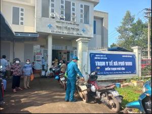 TRẠM Y TẾ XÃ PHÚ VINH (ĐỂM TRẠM PHÚ TÂN) PHỐI HỢP TRUNG TÂM Y TẾ KHU VỰC ĐỊNH QUÁN TỔ CHỨC KHÁM CHỮA BỆNH CHO NGƯỜI TỪ 60 TUỔI TRỞ LÊN