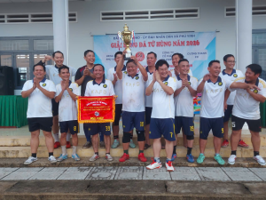 SÔI NỔI GIẢI BÓNG ĐÁ TỨ HÙNG CHÀO MỪNG CÁC NGÀY LỄ LỚN TẠI XÃ PHÚ VINH