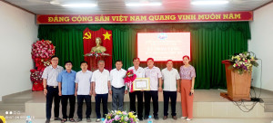 ĐẢNG ỦY XÃ PHÚ VINH TỔ CHỨC TRAO TẶNG HUY HIỆU 30 NĂM TUỔI ĐẢNG CHO ĐẢNG VIÊN ĐỢT 19/05/2026.