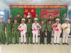 Công An Xã Phú Vinh Tổ Chức Lễ Công Bố Và Trao Quyết Định Thăng Cấp Bậc Hàm, Nâng Bậc Lương Năm 2026