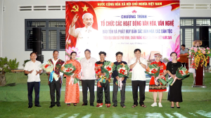 TRUNG TÂM DỊCH VỤ TỔNG HỢP XÃ PHÚ VINH TỔ CHỨC CÁC HOẠT ĐỘNG VĂN HÓA, VĂN NGHỆ BẢO TỒN VÀ PHÁT HUY BẢN SẮC VĂN HÓA CÁC DÂN TỘC NHÂN NGÀY GIA ĐÌNH VIỆT NAM 28/6