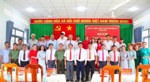 ĐẢNG ỦY - HĐND - UBND - ỦY BAN MTTQ VIỆT NAM XÃ PHÚ VINH TỔ CHỨC HỘI NGHỊ CÔNG BỐ CÁC NGHỊ QUYẾT, QUYẾT ĐỊNH VỀ SẮP XẾP CÁC ẤP VÀ CÔNG TÁC CÁN BỘ TRÊN ĐỊA BÀN XÃ