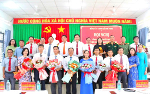 ĐẢNG ỦY XÃ PHÚ VINH TỔ CHỨC HỘI NGHỊ CÔNG BỐ CÁC QUYẾT ĐỊNH VỀ SẮP XẾP CÁC CƠ SỞ GIÁO DỤC CÔNG LẬP, THÀNH LẬP ĐẢNG BỘ CÁC CƠ SỞ GIÁO DỤC CÔNG LẬP VÀ CÔNG TÁC CÁN BỘ TRÊN ĐỊA BÀN XÃ