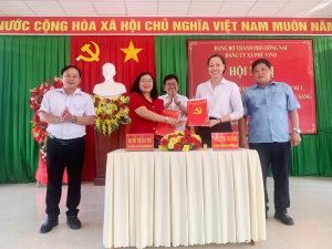 ĐẢNG ỦY XÃ PHÚ VINH TỔ CHỨC HỘI NGHỊ BÀN GIAO CHỨC NĂNG, NHIỆM VỤ THAM MƯU VỀ CÔNG TÁC DÂN VẬN.
