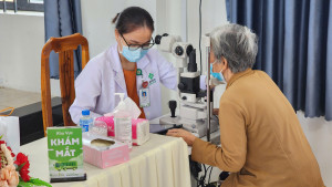 UBND xã Phú Vinh phối hợp với Bệnh viện Mắt Sài Gòn Đồng Nai tổ chức chương trình khám, tầm soát miễn phí các bệnh lý về mắt cho người dân trên địa bàn xã.