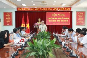 Triển khai các quyết định của Ban TVTU về công tác cán bộ