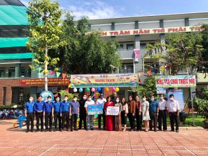 Chi đoàn Sở Công Thương phối hợp các cơ sở đoàn trong và ngoài tỉnh vận động xây dựng Khu vui chơi thiếu nhi tại trường Tiểu học Nguyễn Huệ, huyện Tân Phú