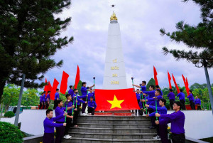 TUỔI TRẺ SỞ CÔNG THƯƠNG THÀNH PHỐ ĐỒNG NAI THAM GIA LỄ THẮP NẾN TRI ÂN CÁC ANH HÙNG LIỆT SĨ