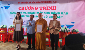 Sở Dân tộc và Tôn giáo tỉnh Đồng Nai tổ chức đợt thăm, tặng quà  và hỗ trợ khám mắt, cấp thuốc miễn phí cho bà con đồng bào dân tộc thiểu số có hoàn cảnh khó khăn