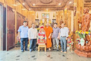 Sở Dân tộc và Tôn giáo tỉnh Đồng Nai thăm, tặng quà các chùa Khmer nhân dịp Lễ Sen Dolta năm 2025