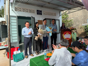 Bàn giao nhà ở cho hộ gia đình bà Thị Mai tại xã Xuân Quế do Tổ chức Quỹ ACEFF/Hàn Quốc tài trợ