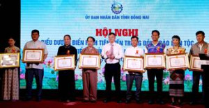 Gương điển hình về người đảng viên, công chức làm công tác dân tộc, tôn giáo “gần dân, hiểu dân, vì dân phục vụ” và là cầu nối tin cậy giữa Đảng, Nhà nước với đồng bào dân tộc thiểu số