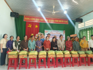 Thăm, chúc tết đồng bào dân tộc thiểu số có hoàn cảnh khó khăn  tại xã Định Quán nhân dịp Tết Nguyên đán Bính Ngọ