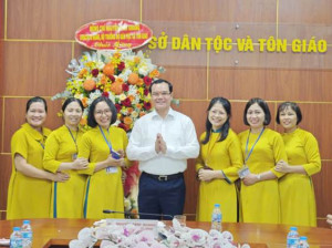 Bộ trưởng Bộ Dân tộc và Tôn giáo đến thăm, chúc mừng  Sở Dân tộc và Tôn giáo nhân dịp lễ công bố thành lập thành phố Đồng Nai