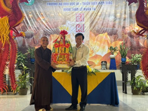 Sở Dân tộc và Tôn giáo tổ chức thăm, chúc mừng kết hợp triển khai,  phổ biến pháp luật cho chức sắc, chức việc, nhà tu hành khu vực 4 tại  Trường hạ Thiền viện Viên Giác, phường Trảng Bom