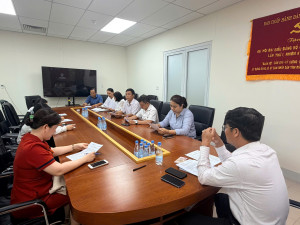 Công chức, viên chức Sở Khoa học và Công nghệ tham dự điều tra dư luận xã hội về kết quả sắp xếp tổ chức bộ máy của hệ thống chính trị và hoạt động của chính quyền địa phương 02 cấp trên địa bàn tỉnh