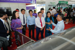 H1 bai trien lam Techfest