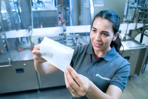 Công nghệ laser đột phá: Hàn kín bao bì giấy không cần nhựa hay keo dán