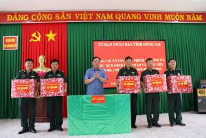 Chủ tịch UBND tỉnh thăm và động viên cán bộ, chiến sĩ biên...