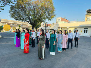 SỞ NGOẠI VỤ TỈNH ĐỒNG NAI TỔ CHỨC BUỔI CHÀO CỜ ĐẦU THÁNG 12: LAN TOẢ GIÁ TRỊ ĐẠO ĐỨC TỪ CÂU CHUYỆN  VỀ BÁC HỒ