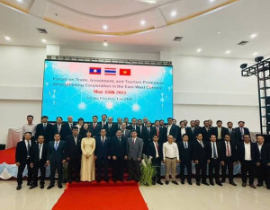 Các đại biểu tham dự Diễn đàn Xúc tiến Thương mại, Đầu tư và Du lịch thúc đẩy Hành lang Kinh tế Đông - Tây năm 2025 tại tỉnh Sekong, Lào