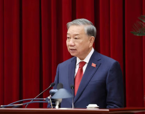 Vững bước dưới cờ Đảng