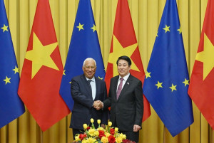 State President Luong Cuong shakes hands with President of the European Council António Costa before their summit meeting at the Presidential Palace in Ha Noi, January 29, 2026. Photo: VGP
