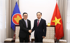 Bí thư Trung ương Đảng, Bộ trưởng Ngoại giao Lê Hoài Trung...