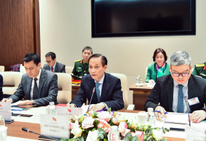 Ủy viên Bộ Chính trị, Bộ trưởng Ngoại giao Lê Hoài Trung hội...