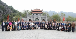 Liên hệ với thực tiễn công tác tại Sở Ngoại vụ, toàn thể cán...