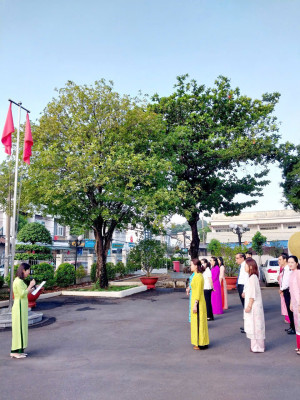 Học tập và làm theo tấm gương đạo đức Hồ Chí Minh  qua câu...