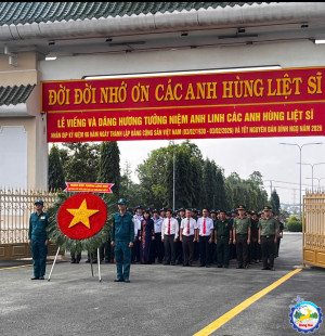THANH NIÊN PHƯỜNG LONG BÌNH VIẾNG NGHĨA TRANG LIỆT SĨ TỈNH...