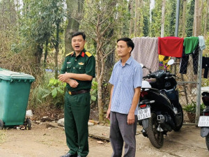 RA QUÂN LÀM CÔNG TÁC DÂN VẬN TRONG CHƯƠNG TRÌNH “TẾT QUÂN – DÂN, TẾT NHÂN ÁI” TẠI XÃ SÔNG RAY