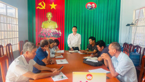 HỘI CỰU CHIẾN BINH XÃ SÔNG RAY HỌP TỔ VAY VỐN NGÂN HÀNG CHÍNH SÁCH XÃ HỘI