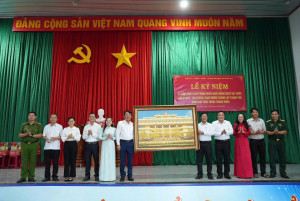SÔNG RAY: TỔ CHỨC LỄ KỶ NIỆM 51 NĂM NGÀY GIẢI PHÓNG MIỀN NAM, THỐNG NHẤT ĐẤT NƯỚC; CHÀO MỪNG THÀNH LẬP THÀNH PHỐ ĐỒNG NAI TRỰC THUỘC TRUNG ƯƠNG