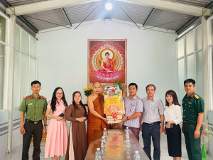 ĐẢNG ỦY - HĐND - UBND - ỦY BAN MTTQ VIỆT NAM XÃ SÔNG RAY THĂM, CHÚC MỪNG ĐẠI LỄ PHẬT ĐẢN PHẬT LỊCH 2570