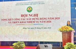 Đồng chí Lê Thị Ngọc Loan, Bí thư Đảng ủy, Giám đốc Sở Văn hóa, Thể thao và Du lịch phát biểu chỉ đạo tại Hội nghị