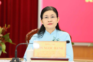 Ủy viên Trung ương Đảng, Phó Bí thư Thường trực Tỉnh ủy, Chủ tịch HĐND tỉnh Tôn Ngọc Hạnh lắng nghe, chia sẻ tại buổi gặp mặt