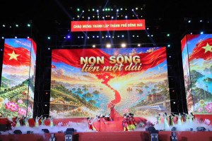 hình ảnh trong chương trình nghệ thuật đặc biệt “Vang mãi bản hùng ca trên thành phố trẻ”