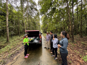 Hướng dẫn viên du lịch phổ biến các quy định, biện pháp an toàn cho Đoàn kiểm tra