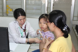 Nắng nóng, trẻ nhập viện tăng