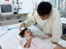 Cứu sống bé gái 4 tuổi bị sốt xuất huyết nặng