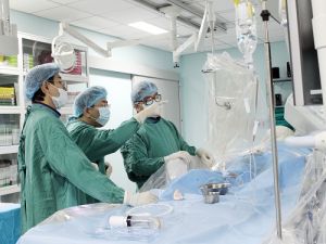 Can thiệp thành công 2 ca tắc mạch vành mãn tính khó