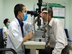 Nhân Ngày thị giác Thế giới 10/10: Bảo vệ mắt trước khói bụi và thiết bị điện tử