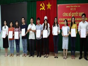 Bố trí công tác cho 8 tân bác sĩ, dược sĩ
