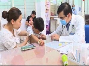 Trẻ em và người lớn nhập viện do thời tiết nắng nóng
