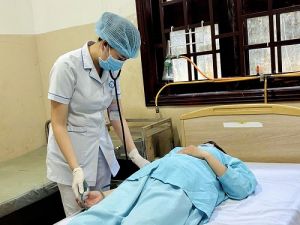 Phẫu thuật thành công ca nhiễm trùng khớp vai nặng do tự ý dùng thuốc, đắp lá cây chữa bệnh