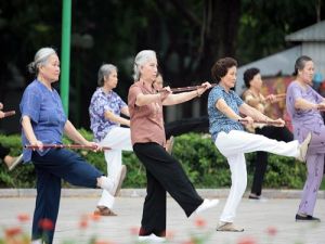 Người cao tuổi nên làm gì để bảo vệ sức khoẻ ?