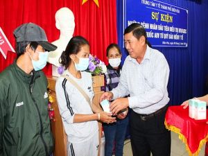 Lần đầu tiên người nhiễm HIV/AIDS nhận thuốc ARV từ Quỹ Bảo hiểm y tế