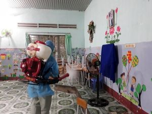 Cấp 4 tấn Cloramin B phòng, chống bệnh tay chân miệng